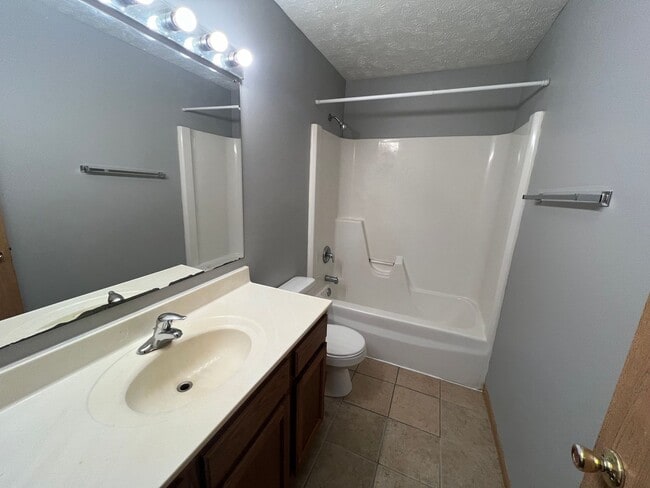 Building Photo - 105 W B St