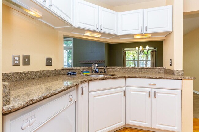 Building Photo - 1093 Fairways Blvd