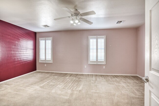 Building Photo - Lovely 3 Bedroom House!