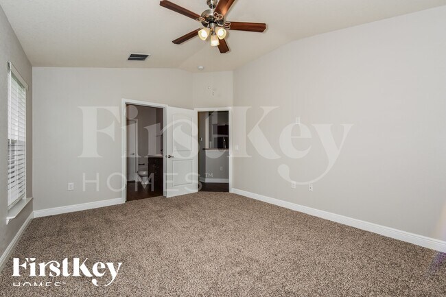 Building Photo - 2716 NW 3rd Ave