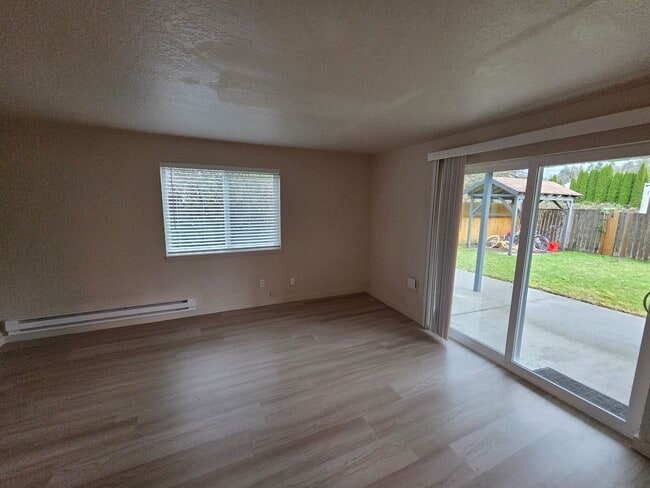 Building Photo - Newly Remodeled Two Bed One Bath Unit in the Heart of Sultan