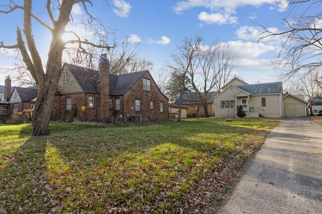 Building Photo - CLOSE TO BEAVERDALE!! 2 Bed, 1 Bath Home in Des Moines
