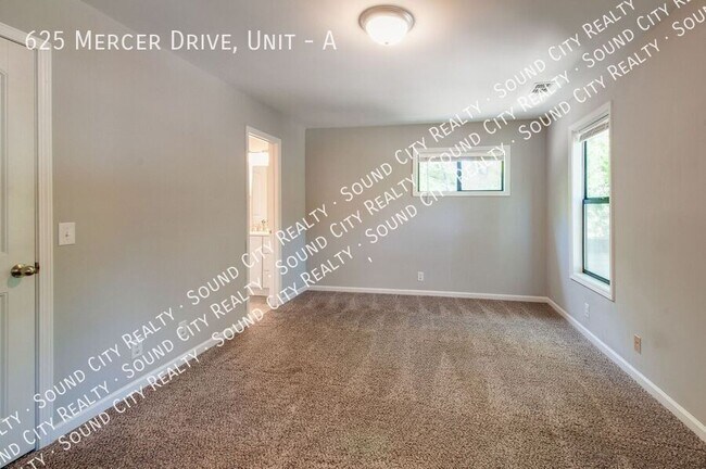 Building Photo - 625 Mercer Dr