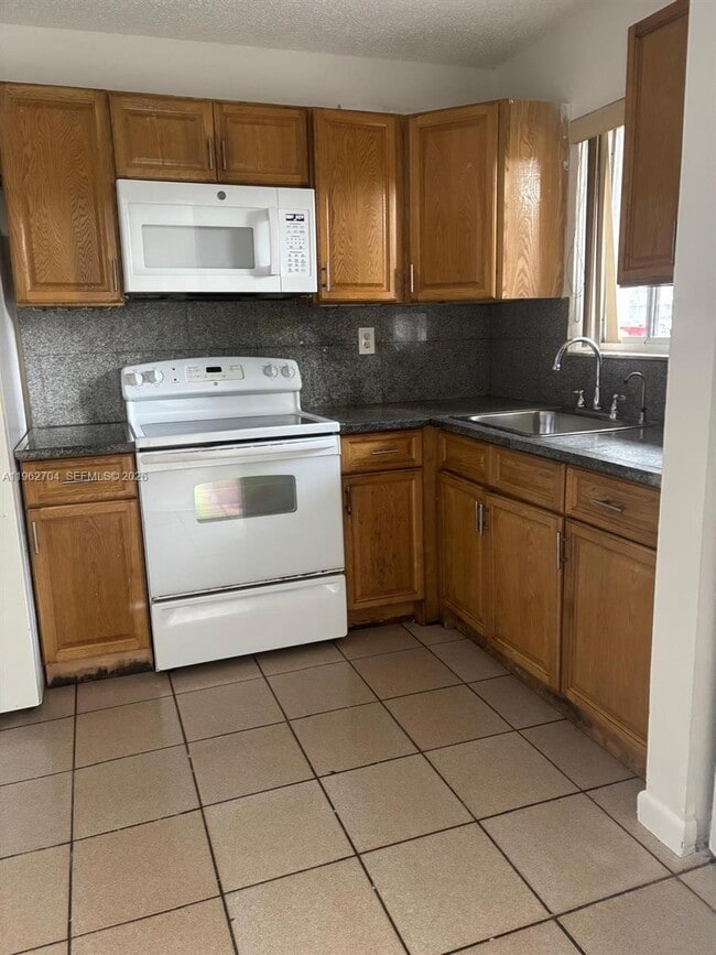 Building Photo - 2710 W 76th St