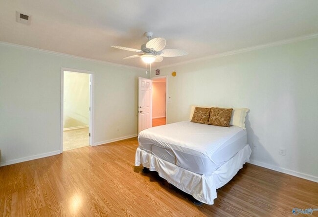 Building Photo - 1024 Clint Dr SE