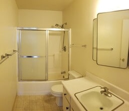 Building Photo - 4 bed 2 bath spacious home with 2 car garage in SLO!