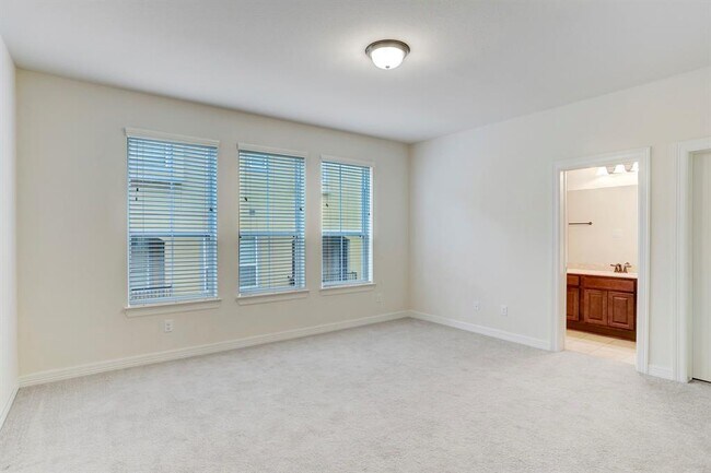 Building Photo - 7 Laurelwood Dr