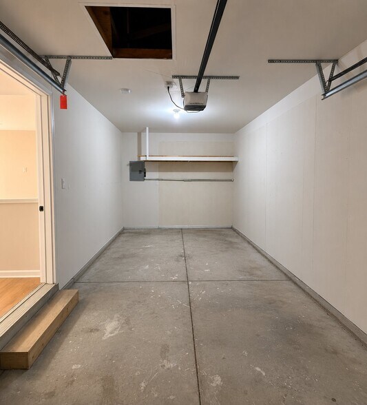 Building Photo - 962 W 59th Cir