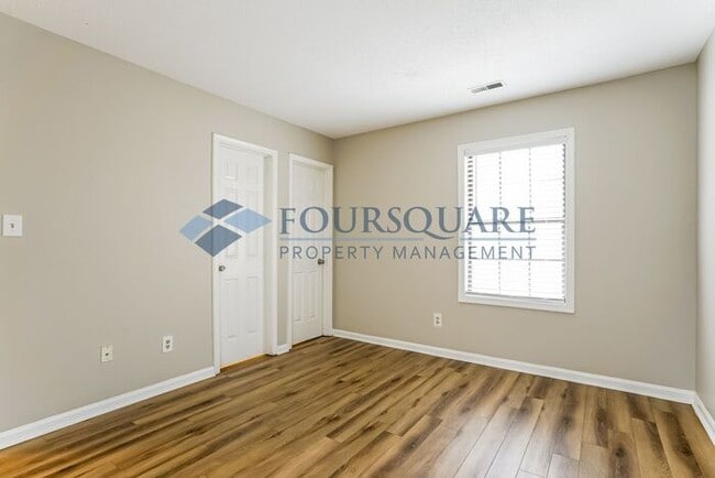 Building Photo - Inviting 2-Bed Townhome with Front Porch, Private Parking  & Storage