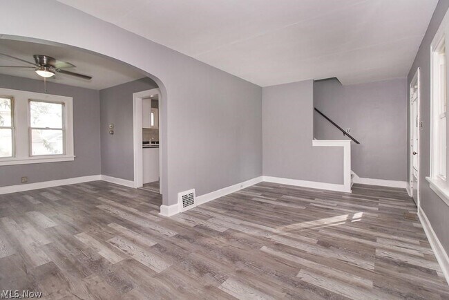 Building Photo - 4520 Kenmore Ave