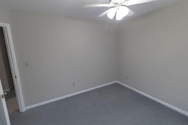 Building Photo - 214 Nikki Way