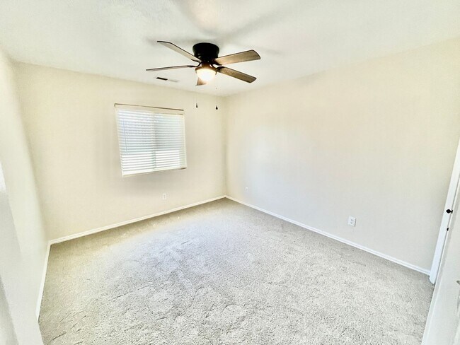 Building Photo - Adorable 3-BR Home in Red Cliffs Area
