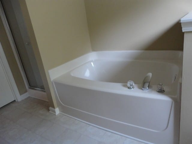 Building Photo - 1005 Glen Hollow Dr