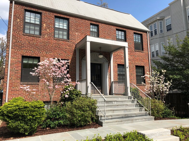 Building Photo - Arlington Courthouse Apartments