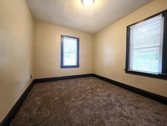Building Photo - 745 Lafollette St