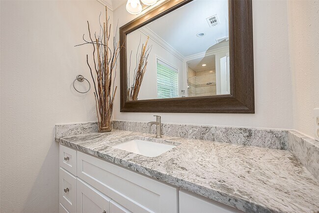 Building Photo - 10306 Bob White Dr