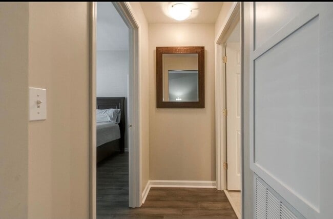 Building Photo - 2025 Woodmont Blvd