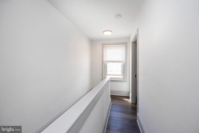 Building Photo - 58 E 4th St