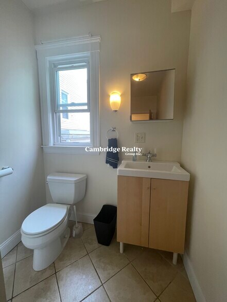 Building Photo - 6 Giles Park