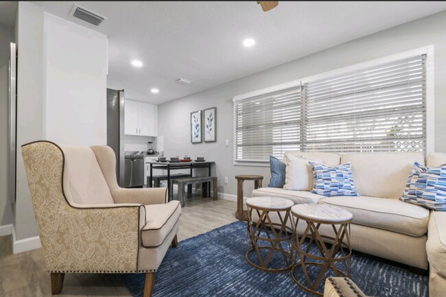 Building Photo - 1158 7th St S