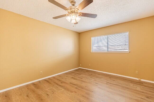 Building Photo - 4414 Valleybrook