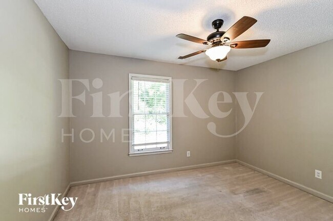 Building Photo - 1217 Pin Pointe Dr