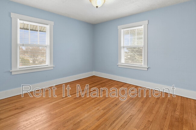 Building Photo - 3228 Fontenelle Blvd