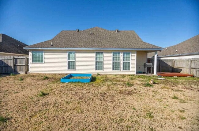 Building Photo - "Charming 3-Bedroom Home with 2 Baths and 1600 Sq Ft of Comfort in Jonesboro!"