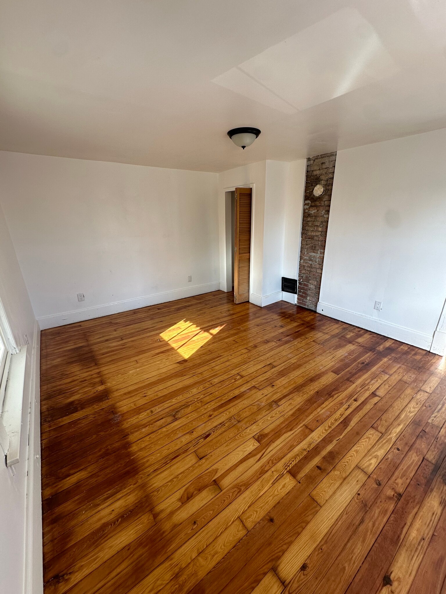 Master bd room - 1107 Wallis Ave