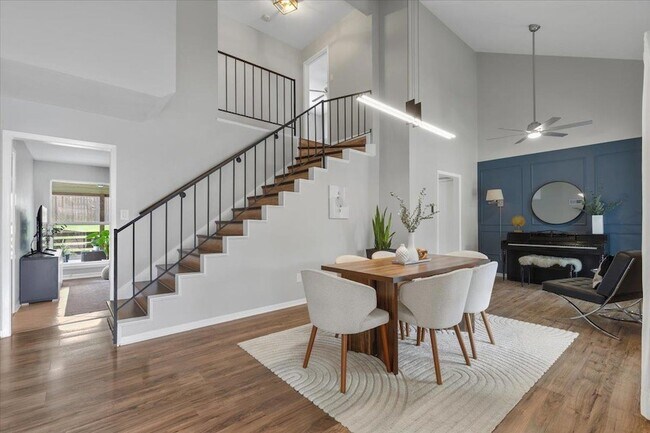 Building Photo - 208 Skyloop Dr
