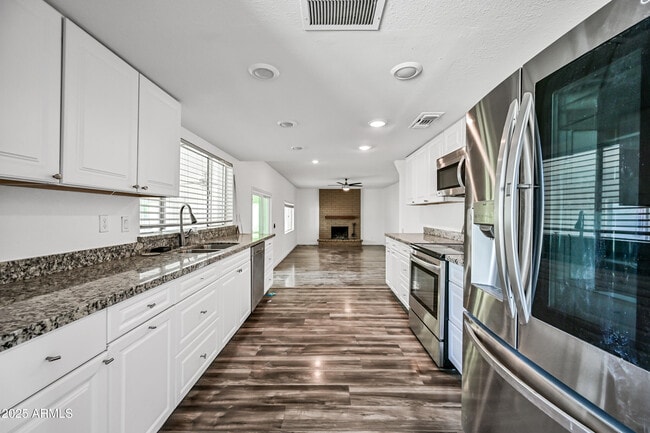 Primary Photo - 5761 W Cholla St