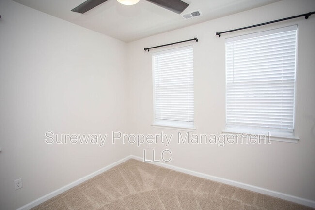 Building Photo - 13 Verona Ln