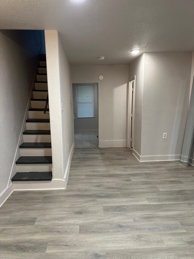 Building Photo - 2015 Mountain St