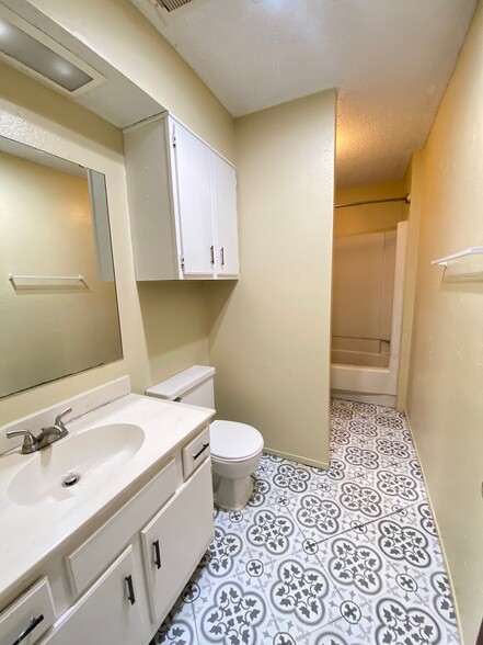 Building Photo - 9630 Hefner Village Blvd