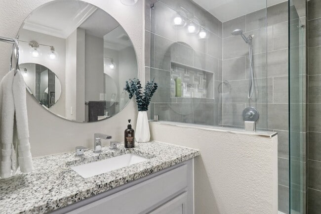 Building Photo - Beautifully Renovated Home with a Large Yard