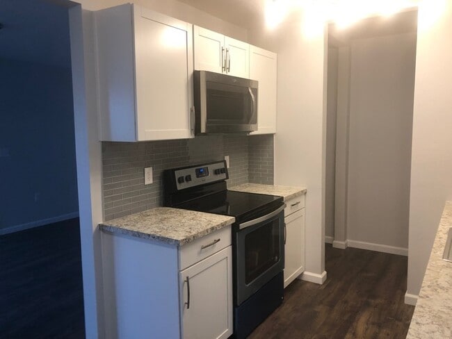 Building Photo - BEAUTIFUL TWO BEDROOM CHARMER LOCATED IN L...