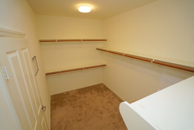 Building Photo - River Village 4 Bedroom Home in Santa Clarita.