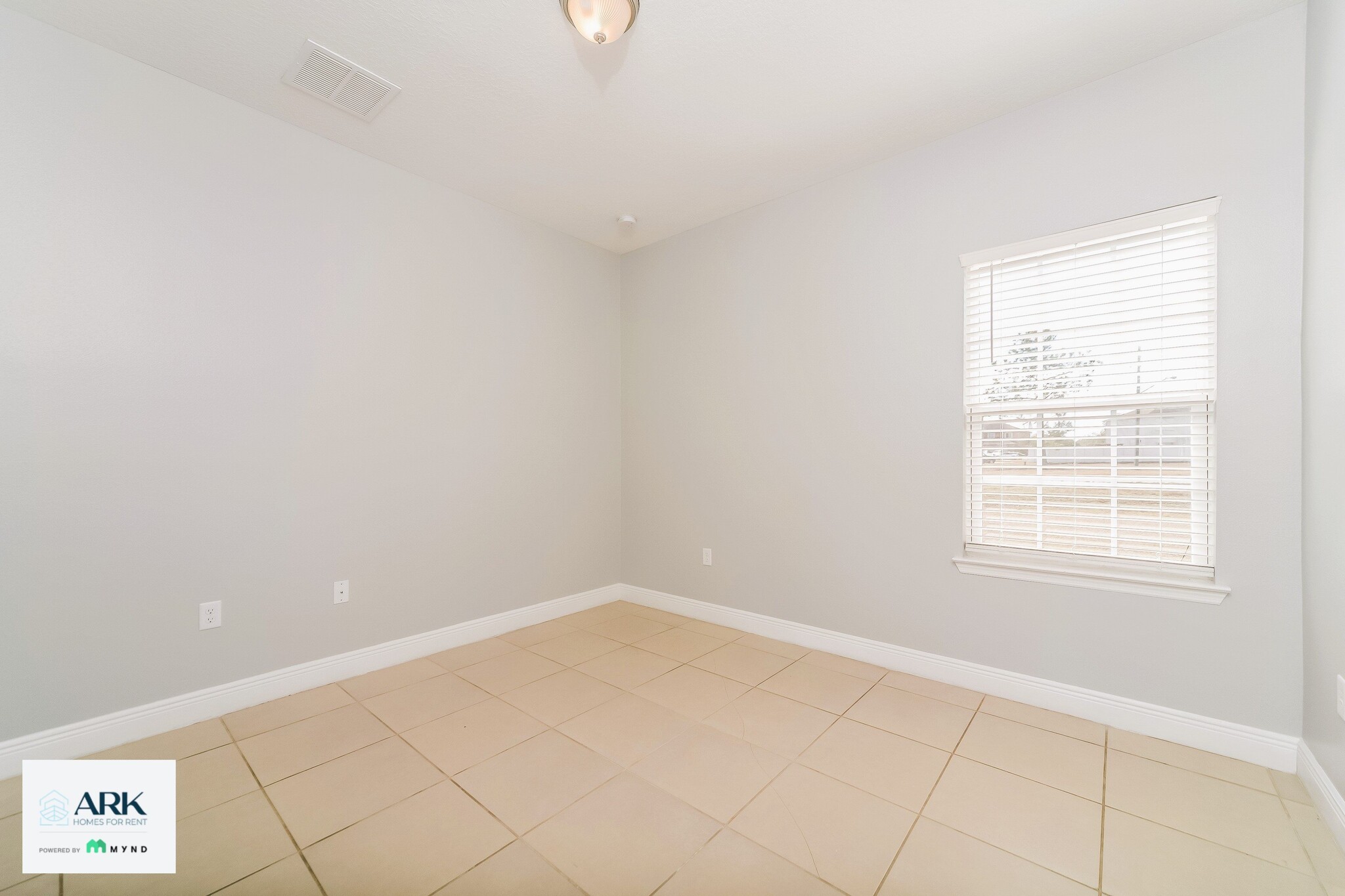 Building Photo - 530 Imperial Pl