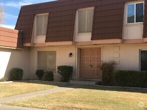 Building Photo - Inviting 3-Bed, 2.5-Bath Townhome: Newly U...