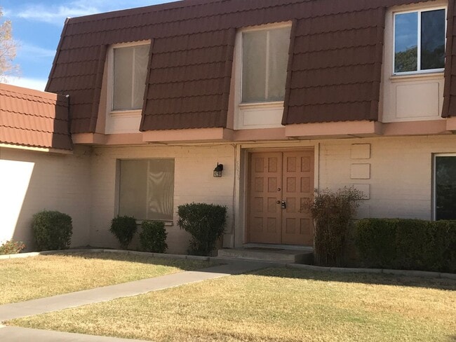 Primary Photo - Inviting 3-Bed, 2.5-Bath Townhome: Newly U...