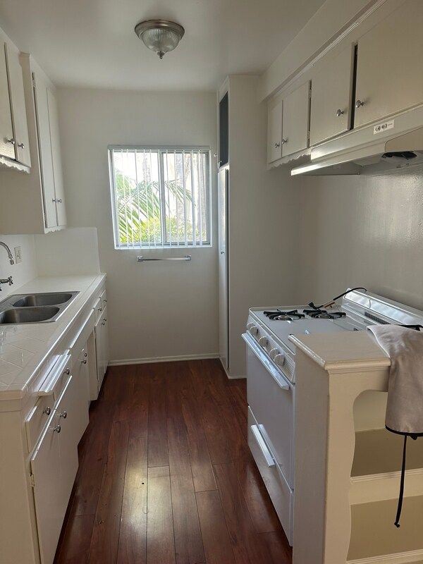 Building Photo - 8200 Owensmouth Ave