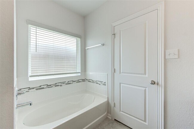 Building Photo - 20951 New Proper Dr