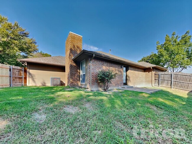 Building Photo - 352 N Beltwoods Dr