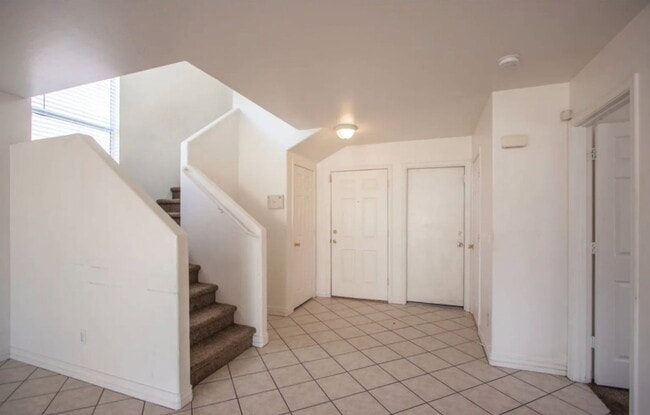 Building Photo - 13002 W Paradise Dr