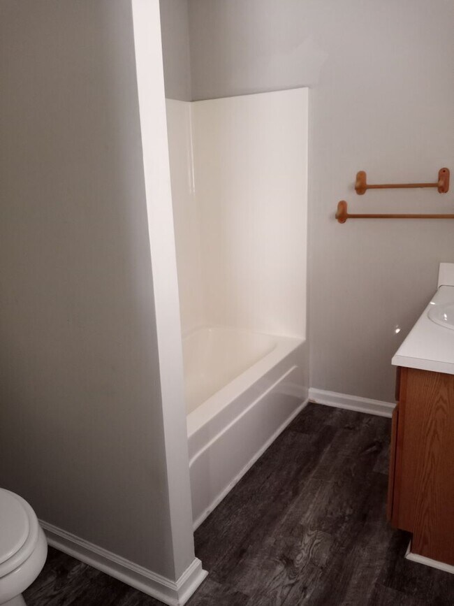 Building Photo - 3/2 with Large Bonus Room  - Split level home with large backyard