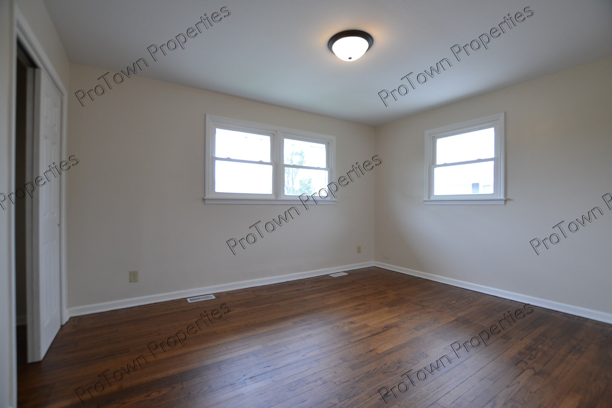 Building Photo - 11 E Zarley Blvd