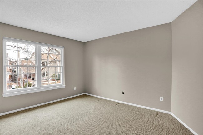 Building Photo - Indian Creek 2 Bedroom, 2 Bathroom Townhom...
