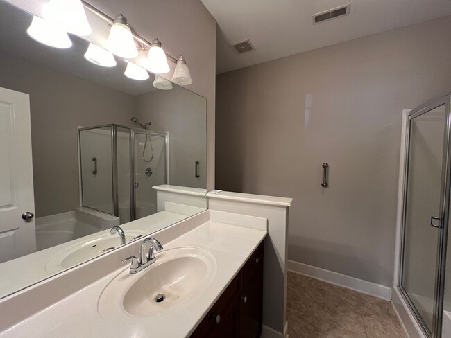 Building Photo - **$300 Off First Month's Rent** 2 Bedroom ...