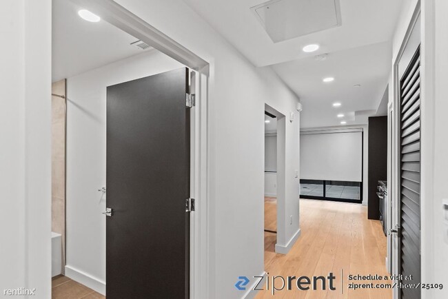 Building Photo - 1 br, 1 bath Condo - 3620 Cesar Chavez St,...