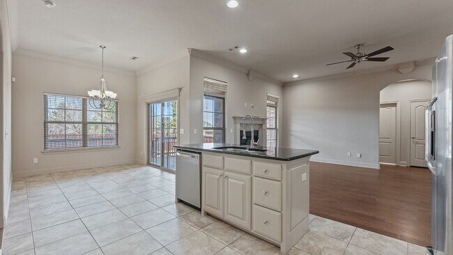 Building Photo - Sign a lease before March 31st and get 50% off one month’s rent, redeemable from the 2nd–12th month.